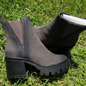 MIA Girl Chunky Boot Size 8.5